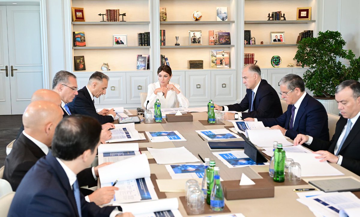 maliyyegovaz's tweet photo. İyunun 29-da Azərbaycanın Birinci vitse-prezidenti Mehriban Əliyevanın sədrliyi ilə Azərbaycan Respublikasının Rəqəmsal İnkişaf Şurasının ilk iclası keçirilib.

➡ Daha ətraflı: https://t.co/UvcCicq3UH https://t.co/lmoc8ucakF