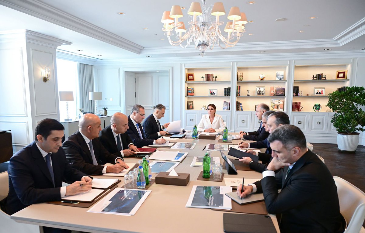 maliyyegovaz's tweet photo. İyunun 29-da Azərbaycanın Birinci vitse-prezidenti Mehriban Əliyevanın sədrliyi ilə Azərbaycan Respublikasının Rəqəmsal İnkişaf Şurasının ilk iclası keçirilib.

➡ Daha ətraflı: https://t.co/UvcCicq3UH https://t.co/lmoc8ucakF