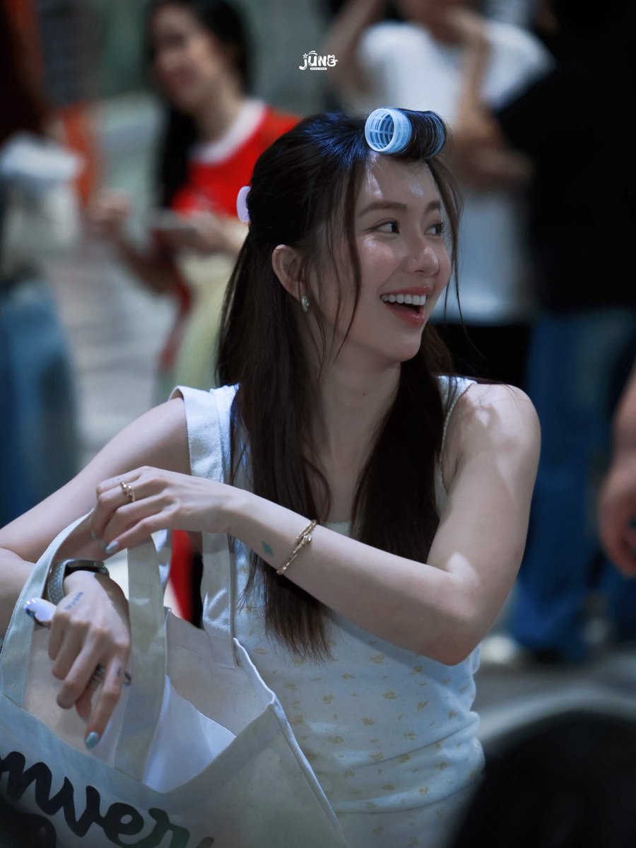 Junenannirin_TH's tweet photo. เกิดมาไม่เคยเจอใครเหมือนเธอ หลับฝันละเมอภาพเธอคอยหลอนทุกคืน~ 💓

ENJOYJUNE BAE BRAND LIVE MARKET
#EnjoyJunexMarket https://t.co/iz0zzIVRD6