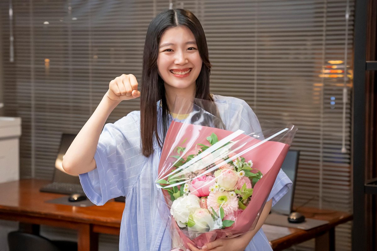 lovedone_fuji's tweet photo. ｜𝘉𝘦𝘩𝘪𝘯𝘥 𝘛𝘩𝘦 𝘚𝘤𝘦𝘯𝘦𝘴｜

“チームMEJ”としてここまで一緒に駆け抜けてきた
仲良し若手メンバー💐

オールアップ直後の素敵な笑顔をパシャリ📸
（びっくりするくらい、仲良しでチームワーク抜群なんです）
まだこの若手メンバーを見たい！という方は、
是非FODショートもご覧ください👀
（びっくりするくらい、若手メンバーたちが振り切っています）

#ラブドワン ご視聴ありがとうございました❤️‍🩹 ࣪⊹
TVer無料配信は【明日22:54】まで🐶
https://t.co/NFEnivuX1j 
＼FOD・Netflixでは全話配信中／

#八木勇征 #綱啓永 #安斉星来 #川床明日香