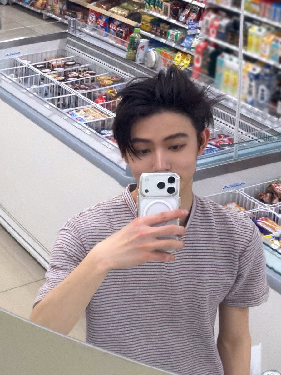 CORTISINDONESIA's tweet photo. [260630] INSTAGRAM

roti melonnya sisa satu

#CORTIS #코르티스 #SEONGHYEON #성현 #GREENGREEN
🐼 https://t.co/9qqH29JcLX