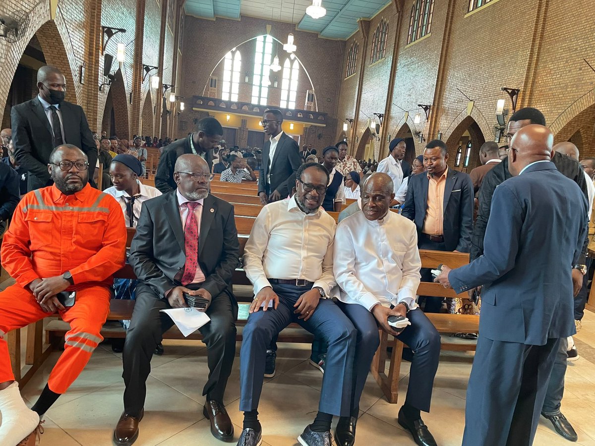mertinsbiengo's tweet photo. #RDC 🇨🇩 | @DSESANGA et d’autres leaders de la C64 réunis à la Cathédrale Notre-Dame de Kinshasa pour la célébration de l'Indépendance.
@Envol_Rd_Congo 
@OMELONGA_LENS 
#DSMesse30juin2026 https://t.co/t8FCZRkCgo
