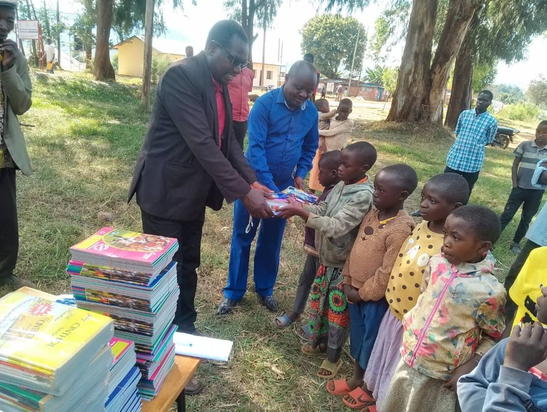 Merankabandi2's tweet photo. Ds le cadre des mésures d'accompagnement du @Merankabandi2 le groupt @TwitezimbereBdi @CAREGlobal @AVEDECBurundi et @cocafemgl a organisé ce 26 juin 2026, dans le secteur #Mwaro de @Gitega , la célébration de la #Journée_Hinduringendo centrée sur la journée de l'enfant africain. https://t.co/oMajSuEcCl