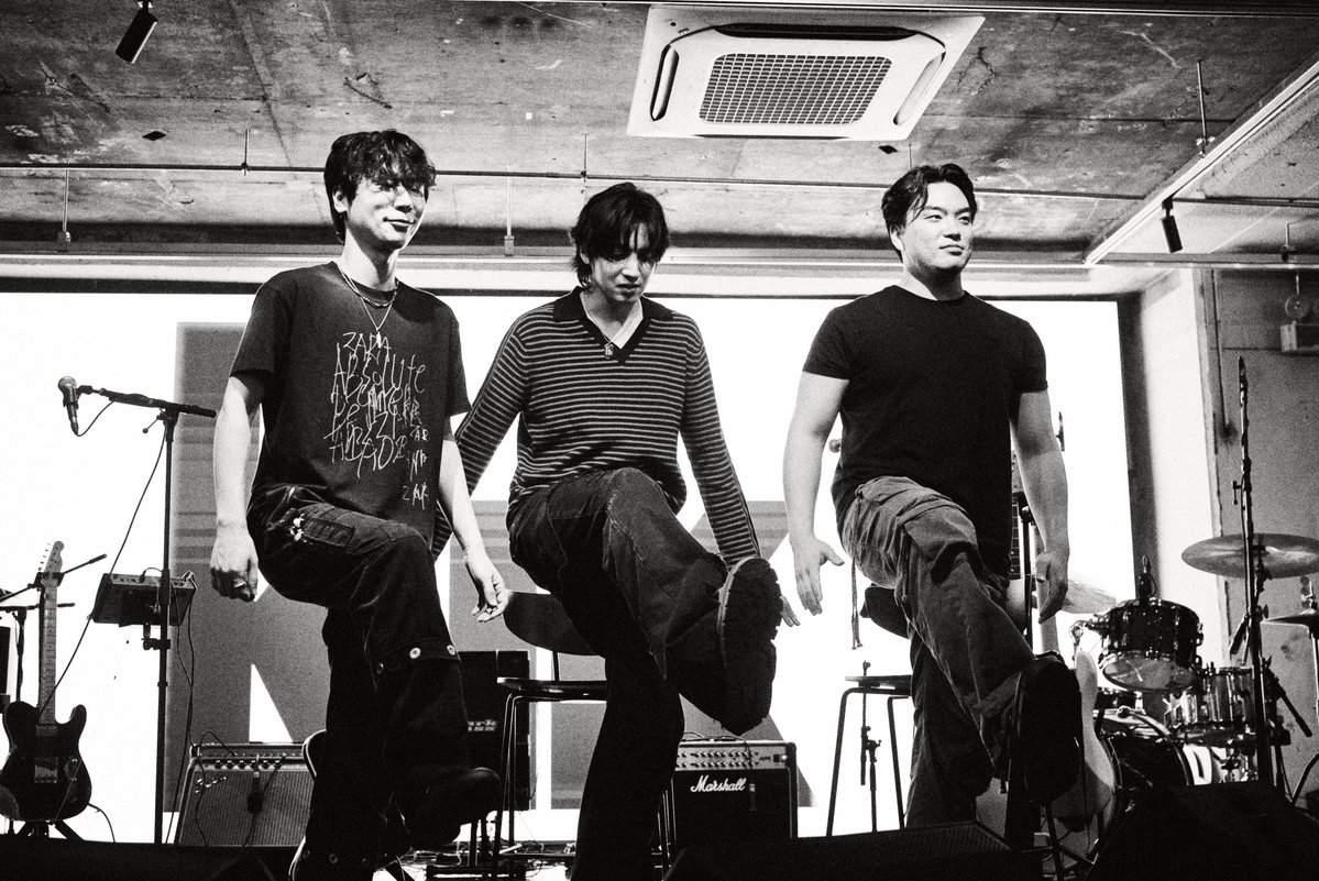 bandkikofficial's tweet photo. 𝐊𝐈𝐊 𝟏𝐬𝐭 𝐀𝐧𝐧𝐢𝐯𝐞𝐫𝐬𝐚𝐫𝐲

첫 무대의 떨림,
처음 함께 만든 음악,
새로운 관객들과의 만남.

그 모든 순간들이 쌓여 오늘의 KIK이 되었습니다.
KIK의 첫 번째 발걸음을 함께해 주셔서 감사합니다.

앞으로도 KIK만의 음악으로 더 많은 순간들을 함께 만들어가겠습니다.

#KIK #킥 #キック https://t.co/EkZ218RLsS