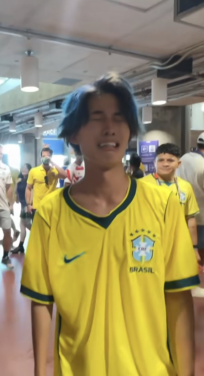 amandobaek's tweet photo. @Mokafi_ Minutos depois com uma influenciadora famosa 😂😂 Ele realmente virou MEME https://t.co/lNmlWmukLd