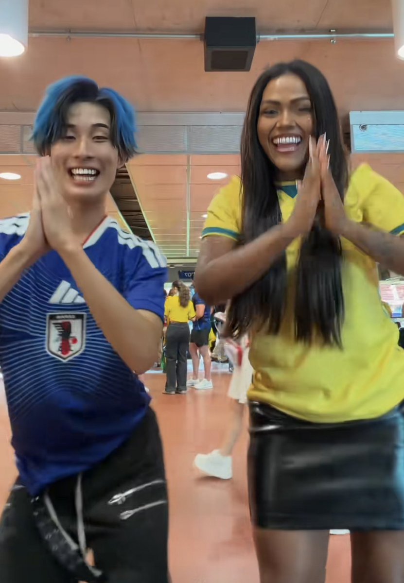 amandobaek's tweet photo. @Mokafi_ Minutos depois com uma influenciadora famosa 😂😂 Ele realmente virou MEME https://t.co/lNmlWmukLd