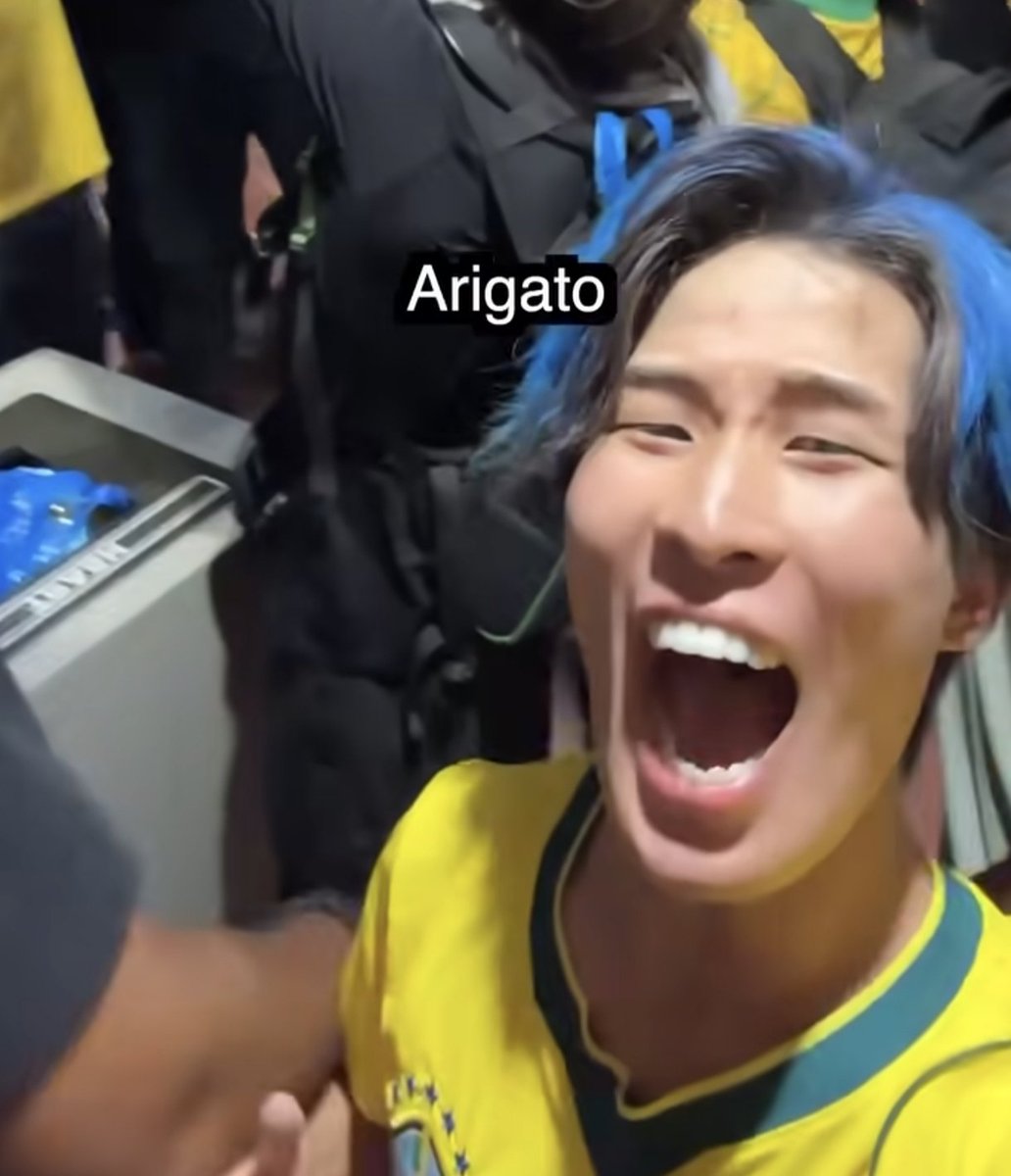 amandobaek's tweet photo. @Mokafi_ Minutos depois com uma influenciadora famosa 😂😂 Ele realmente virou MEME https://t.co/lNmlWmukLd