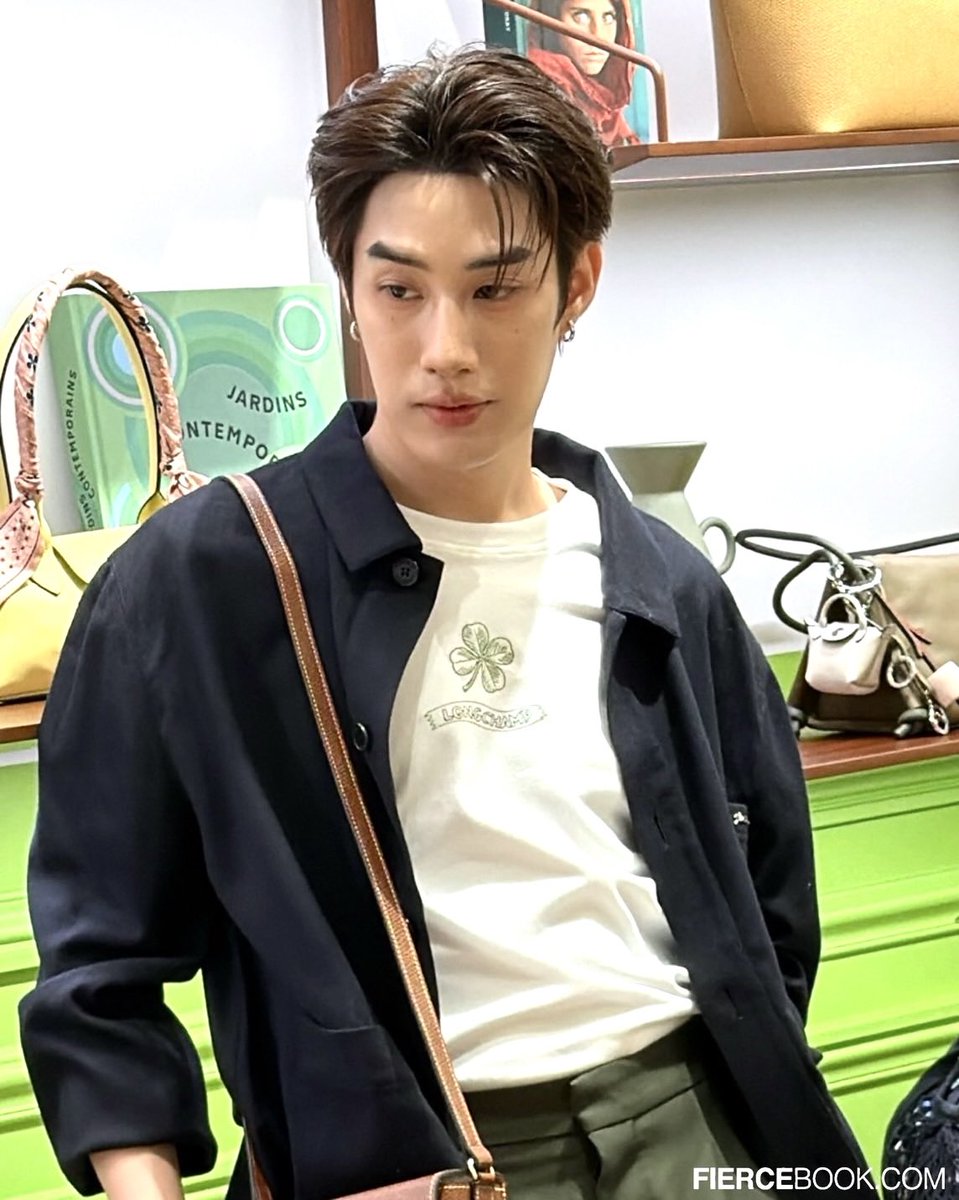 fiercebook_bkk's tweet photo. หล่อดูดีสุดๆ ส่องลุค #เติ้ลมตินันท์ ในงาน Longchamp Fall 26 Treasure Hunt Event เปิดตัวคอลเลคชั่นใหม่ล่าสุด มาพร้อมคอนเซปต์ “Be Curious”ที่ centralwOrld 

 TLE X LONGCHAMP

#Fiercebook #Fiercelive #FiercelivebyJijie #LongchampBeCurious #LongchampFW26 #LongchampFall26xTle #Tle_mtm https://t.co/hvwy55Fvf9