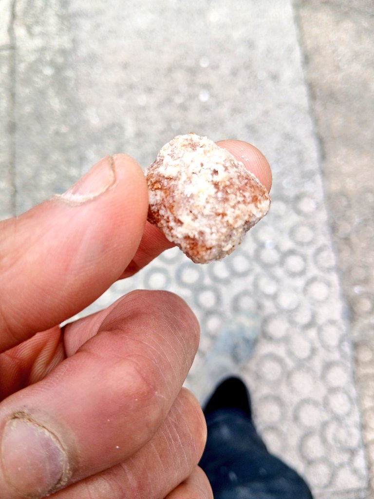 Nally5658's tweet photo. 昨日のおやつ『雪の宿ミルクボール・塩バニラ風味』✨✨　甘じょっぱくって食べ出したら止まりません😅🤣😂笑

#お菓子大好き #お菓子大好きなおっさん 　#雪の宿　#ミルクボール　#塩バニラ風味　#三幸製菓　#甘じょっぱい　#おやつ https://t.co/3X62VLxymO
