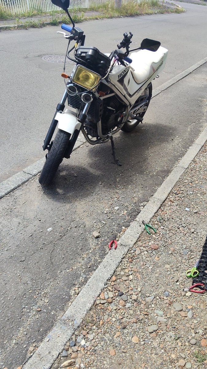 414vt64's tweet photo. やってしまったんだよワイは…
#VT250 #VT250Z #CBR400F
#バイク #VT250F https://t.co/Nwn4GNLay6