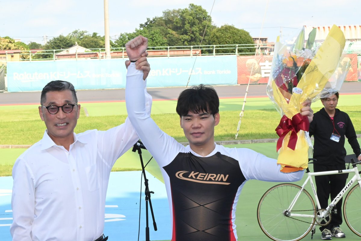 TorideBank's tweet photo. #水戸黄門賞 ＧⅢ #取手競輪 （最終日）
12R Ｓ級決勝 地元茨城の #吉田拓矢 選手が
豪快に捲り切って優勝🥇📷✨
おめでとう👏📷
みんな最後まで応援してくれてありがとう🐰 https://t.co/IxVfYRgVxP