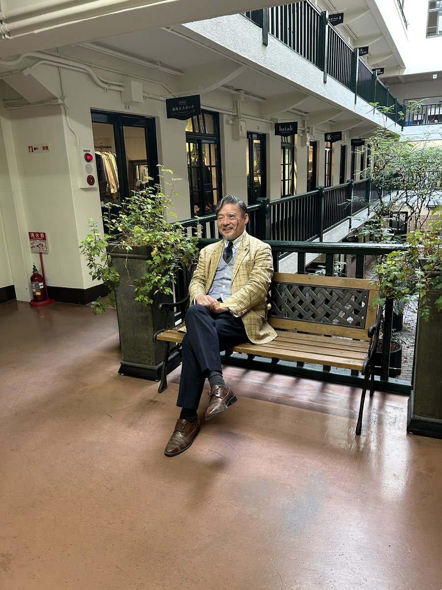 lepassage2's tweet photo. 2026年6月30日火曜営業終了

本当に毎日色んな方々がご来店されますが、本日は伯爵さまご来店✨大層猫ちゃんがお好きでいらした✨
昨日とは打って変わっての佳き空気感に包まれて営業は無事終了
またのお越しをお待ちしております

次は
7月2日木曜12-18時
お待ちしております✨ https://t.co/AKZWhMKBIE