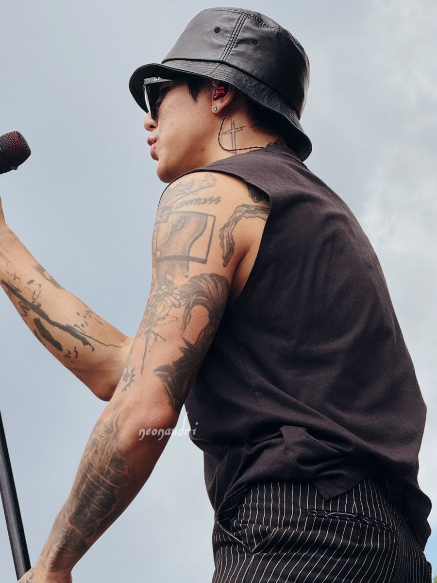 neonaudri's tweet photo. oh to witness ian doing a soundcheck in ostrava once again 🥲 https://t.co/4J095AnUjG