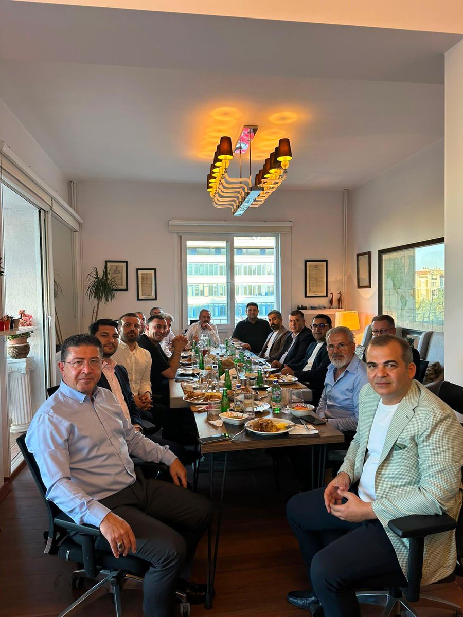 muratkalsincom's tweet photo. Başta İstanbul, Bursa ve Ankara olmak üzere, ülkemizde ve dünyanın birçok yerinde sanayide, ticarette, eğitimde, teknolojide, enerjide, tarımda ve birçok sektörde girişimleri ve yatırımları olan, ülkemizin kalkınması için gayret ve azimle çalışarak istihdam oluşturan ve katma değer üreten aslen Muşlu iş insanlarımızın ziyaretinden büyük bir memnuniyet duydum.

Vizyoner görüşlerinden istifade ettiğim değerli hemşehrilerimin ve dostlarımın ülkemize ve ekonomimize sundukları katkıları için minnettarım.