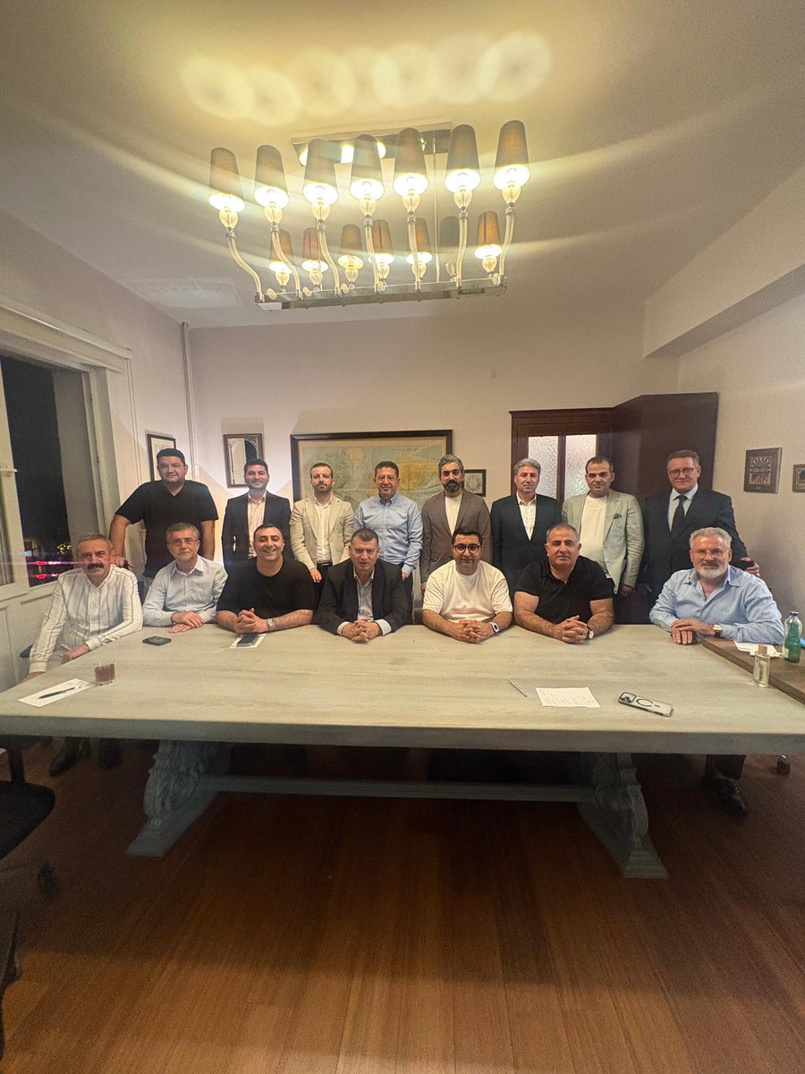 muratkalsincom's tweet photo. Başta İstanbul, Bursa ve Ankara olmak üzere, ülkemizde ve dünyanın birçok yerinde sanayide, ticarette, eğitimde, teknolojide, enerjide, tarımda ve birçok sektörde girişimleri ve yatırımları olan, ülkemizin kalkınması için gayret ve azimle çalışarak istihdam oluşturan ve katma değer üreten aslen Muşlu iş insanlarımızın ziyaretinden büyük bir memnuniyet duydum.

Vizyoner görüşlerinden istifade ettiğim değerli hemşehrilerimin ve dostlarımın ülkemize ve ekonomimize sundukları katkıları için minnettarım.