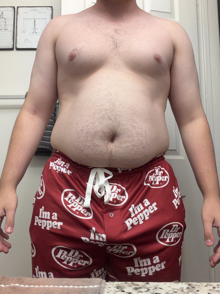 LardTub1's tweet photo. day 1 college gaining pics. let’s see what happens!

#gainer #fat #chub #grommr https://t.co/h78gPebOjv