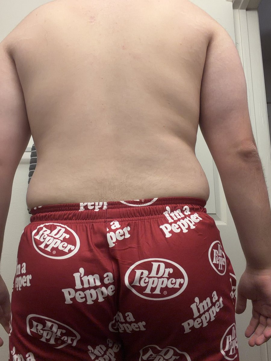 LardTub1's tweet photo. day 1 college gaining pics. let’s see what happens!

#gainer #fat #chub #grommr https://t.co/h78gPebOjv