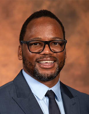 Powerfm987's tweet photo. [ON AIR] Labour Crackdown: Employers Face Tougher Scrutiny Over Hiring of Foreign Nationals

@Makhanya1937 is in conversation with Deputy Minister of Labour, Ntuthuko Mbongiseni Jomo Sibiya.

#POWERTalk https://t.co/jOmvXSidjr