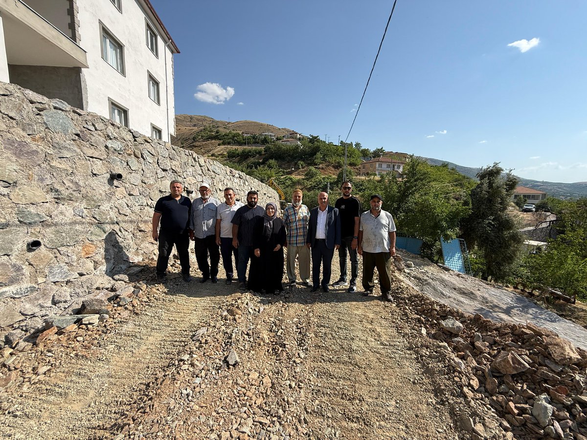 ihsanozbay44's tweet photo. 📍Sarıot Mahallesi

Sarıot Mahallemizde devam eden istinat duvarı çalışmalarını yerinde inceleyerek ekip arkadaşlarımıza kolaylıklar diledik.

Mahallelerimizin ihtiyaçlarını birer birer karşılamaya, ilçemizin dört bir yanında çalışmalarımızı kararlılıkla sürdürmeye devam ediyoruz.