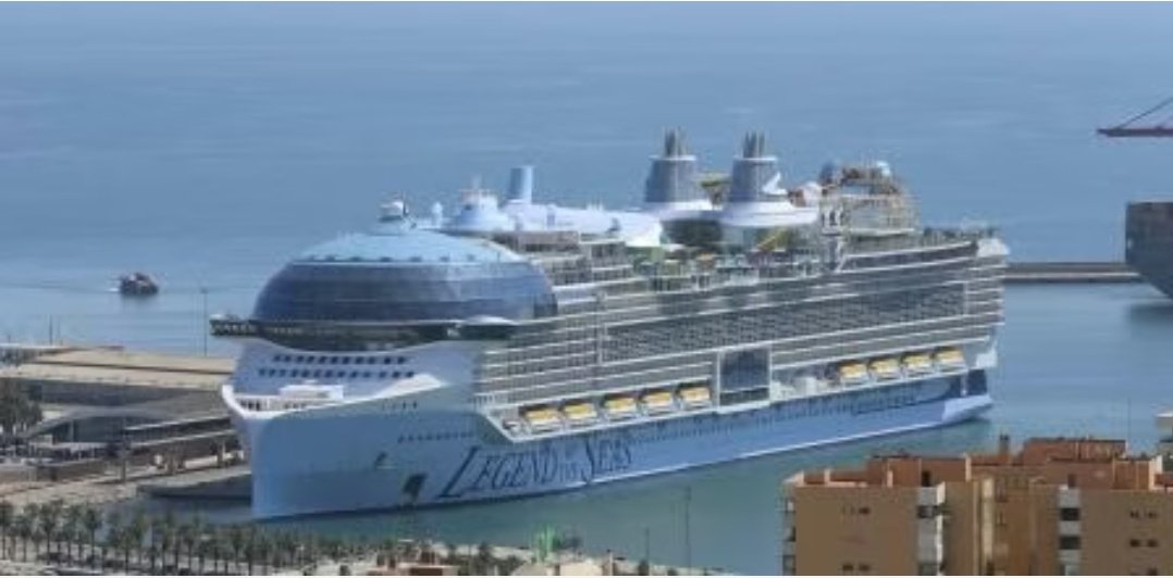 malagacuriosa's tweet photo. El Alcalde de Málaga te vende que no hace VPO porque Sánchez no le da más potencia eléctrica, pero para Conectar el Crucero más Grande del Mundo por el OPS  no hay déficit energético....Que no te lo vendan, no hacen VPO porque no les renta en sus negocios personales.... https://t.co/c8bINqJItC