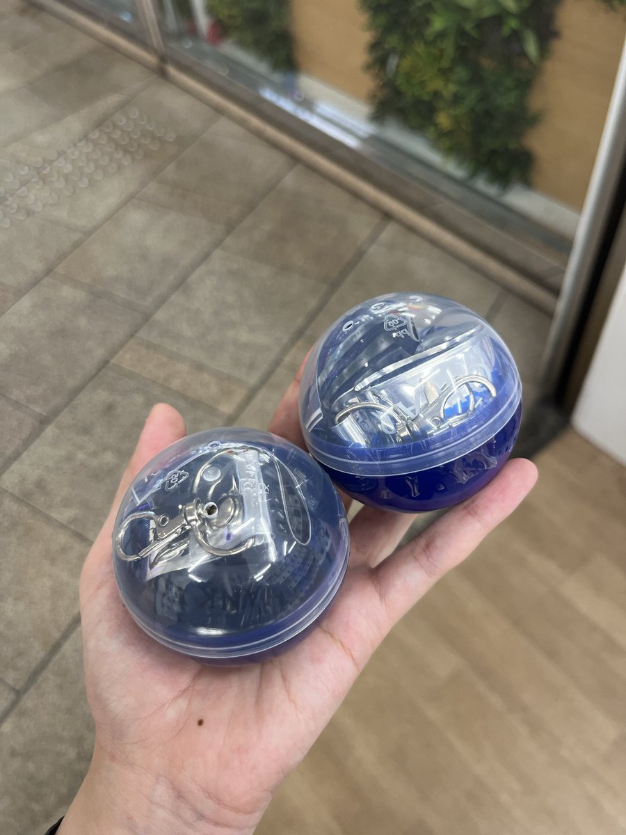 nnderwata's tweet photo. 都内でまだセカオワのガチャできるところあると思わなかった、、 https://t.co/JvOBWJjkSm