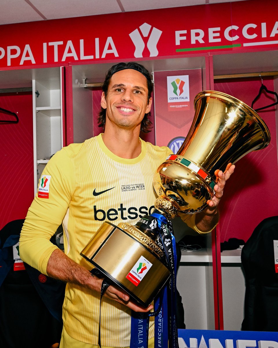 TouchlineX's tweet photo. 🚨 𝗢𝗙𝗙𝗜𝗖𝗜𝗔𝗟: Yann Sommer and Francesco Acerbi have left Inter Milan. https://t.co/boZdjHwe7d