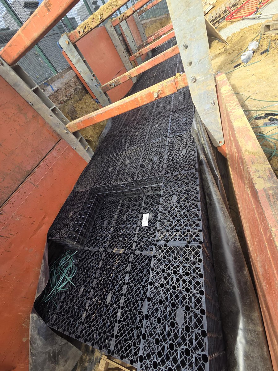 datumdc's tweet photo. At our FRN2 #DataCentre #Construction site, thousands of geocellular crates have been installed below ground to create a large attenuation tank to store rainwater and release it at a controlled rate during heavy rainfall to protect our site and surrounding area from flooding. https://t.co/CPTLGyAwwx