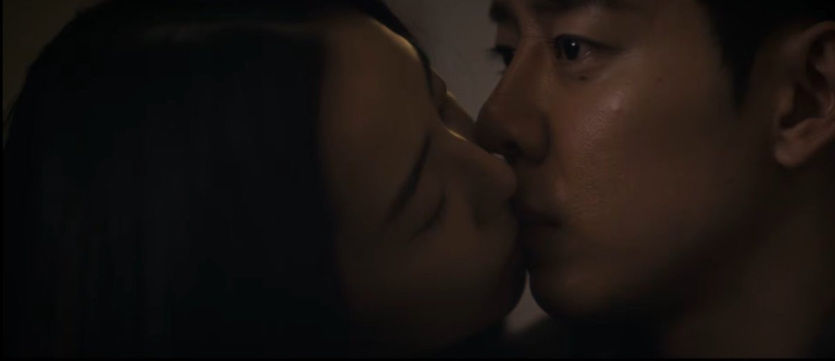 jjJaeLo's tweet photo. another kiss 
#JUNGDAEHYUN #정대현
#SpringAfterSpring #나비란 https://t.co/5YCvCWYJUX