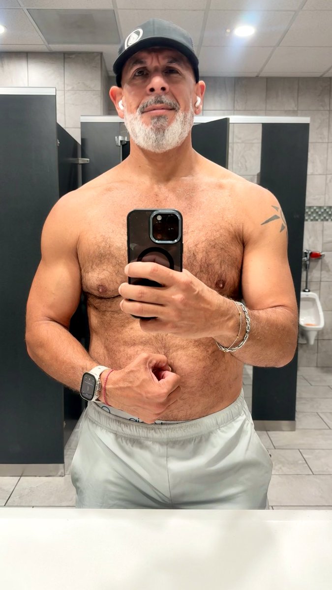 carmuel70's tweet photo. Porque no nos quedamos con este pump ☹️🤣.
#pump #gym #daddy https://t.co/a4Wif2BP75