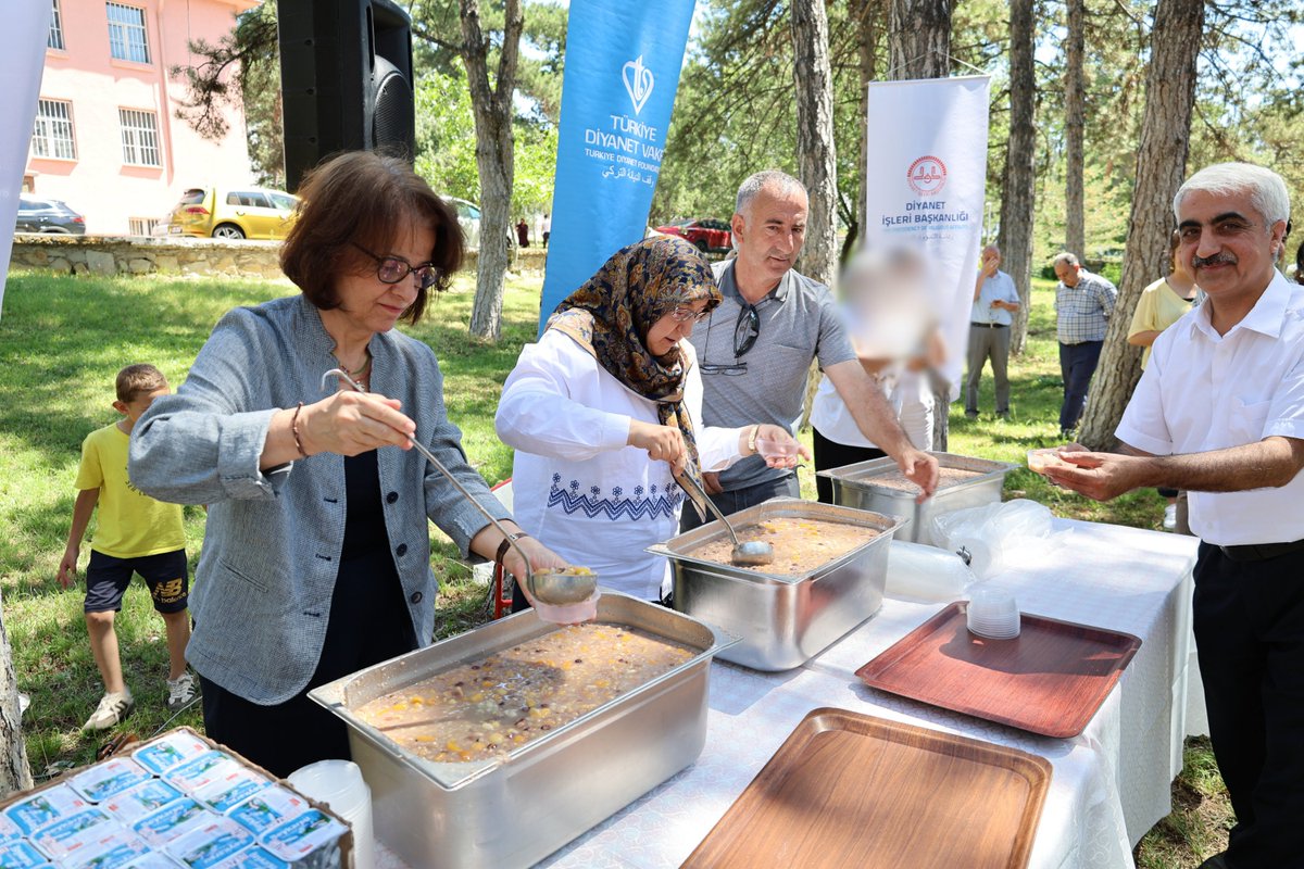 AnkaraDSM's tweet photo. Türkiye Diyanet Vakfı iş birliğiyle, Muharrem ayının maneviyatı çerçevesinde; yükümlülerin dini ve milli değerlerle bağlarını güçlendirmek ve rehabilitasyon süreçlerini destekleyerek yeniden topluma kazandırılmalarına katkı sunmak amacıyla Aşure Günü Etkinliği gerçekleştirildi. https://t.co/1DW81jqWHB
