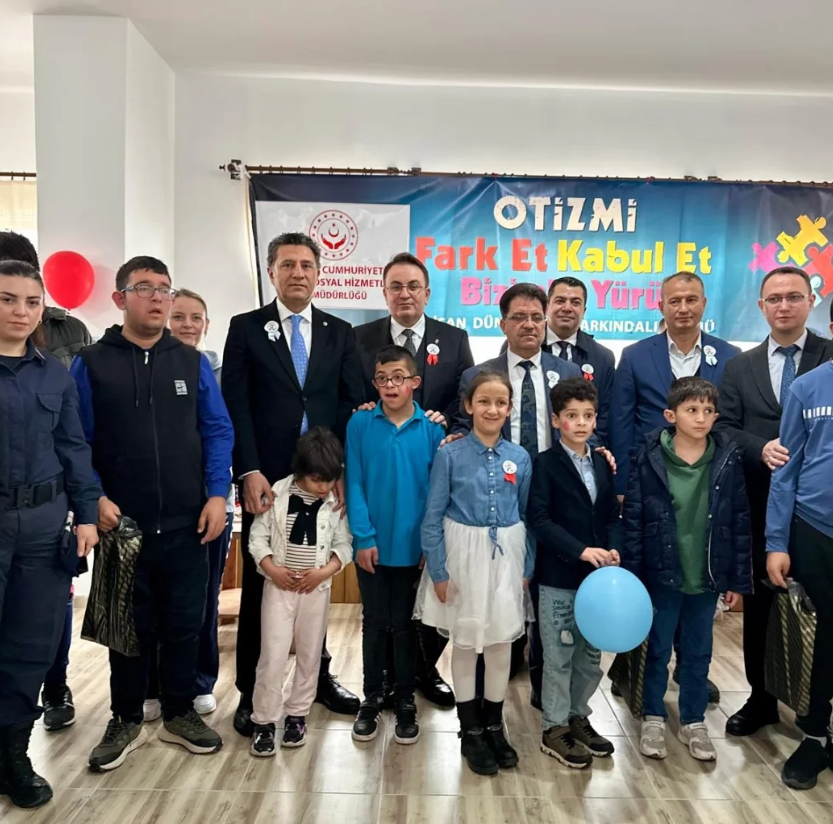 Kirsiad40's tweet photo. Farkındayız, Birlikte Güçlüyüz!

KIRSİAD Başkanı Levent Akçakoca, 2 Nisan Dünya Otizm Farkındalık Günü kapsamında Yozgat Çiçekdağı Aile ve Sosyal Hizmetler İl Müdürlüğü’nün düzenlediği anlamlı etkinliğe katıldı. 🤝 https://t.co/vIeMAkyrb7