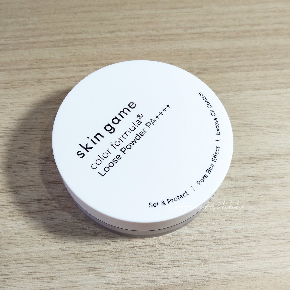 coffeecrushhh's tweet photo. KAGET GAK SKIN GAME NGELUARIN LOOSE POWDER?! 🫰🏻

Shimmer particel tapi anti flashback, cakep banget aku udah pakeee! 💯 https://t.co/mtokcQQd2S
