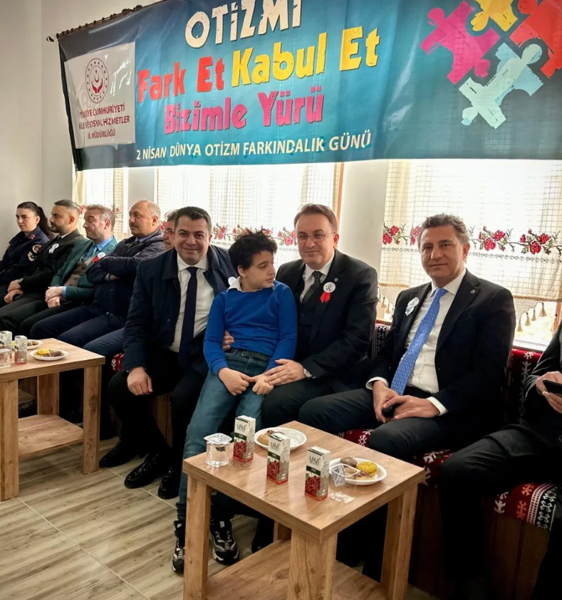 Kirsiad40's tweet photo. Farkındayız, Birlikte Güçlüyüz!

KIRSİAD Başkanı Levent Akçakoca, 2 Nisan Dünya Otizm Farkındalık Günü kapsamında Yozgat Çiçekdağı Aile ve Sosyal Hizmetler İl Müdürlüğü’nün düzenlediği anlamlı etkinliğe katıldı. 🤝 https://t.co/vIeMAkyrb7