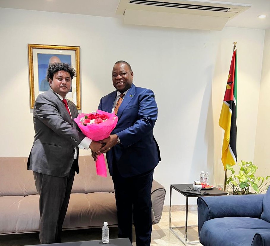 ChemvoltG5425's tweet photo. Honoured to share that ChemVolt CEO, Mr. Kuldeep Gupta (@kuldeep42534746 ), held a constructive bilateral dialogue with His Excellency Mr. Armando High Commissioner of Mozambique to India, and had presented his book, "A Journey From Black Gold to White Gold: Oil to Lithium". https://t.co/liVVs8pkWm