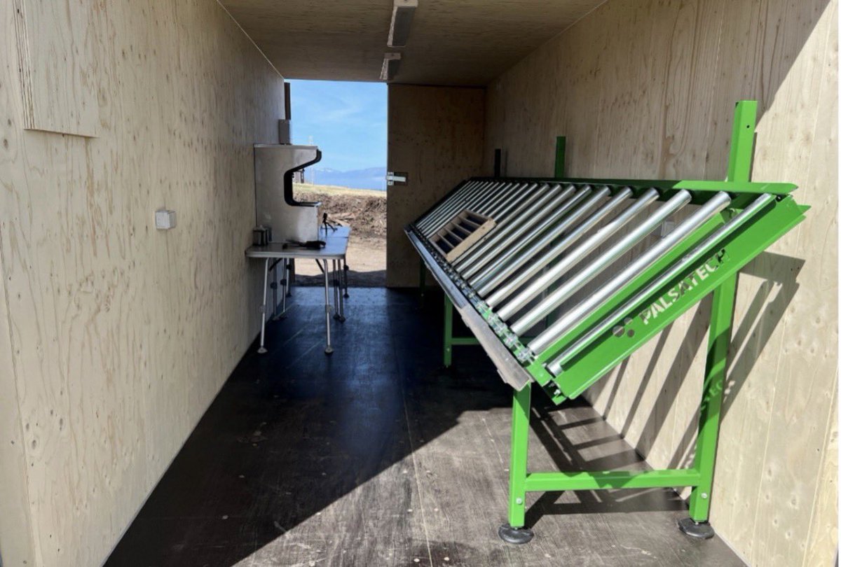 DavidBurton1971's tweet photo. 🔔🍿🥊 Get ready for #ShowTime…

The countdown is on at #80M’s Disko-Nuussuaq Ni-Cu-Co-PGE Project in Greenland. 🇬🇱

📸 These latest on-site images show real progress:

✅ Slinging operations
✅ Pad construction
✅ Core shack build underway

It’s always exciting to see a project move from planning into action… and I can’t help thinking some of these photos could become truly iconic in the years ahead if Disko delivers on its potential.

Sometimes the most memorable stories start with images just like these.

#Greenland #Mining #Nickel #Copper #Cobalt #PGE #Exploration @80milePLC