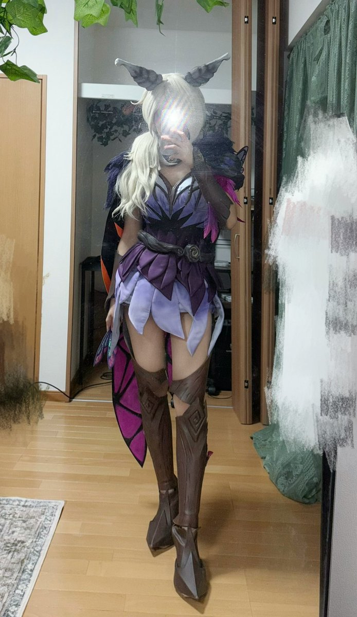 seeeeeeen_cos's tweet photo. そういえばこの間着ていた古の賢樹 ザヤ（クロマ）も作ったよん💜

今回は小物の質感が気に入っていて、結構木みたいな質感にできたんじゃないかなって思ってます🎶
モデリングも含め、結構満足💪

ちょっと背中の羽は納得いってないからまた調整したい🪶

 #しーん製作所 https://t.co/vA3RmPUycf