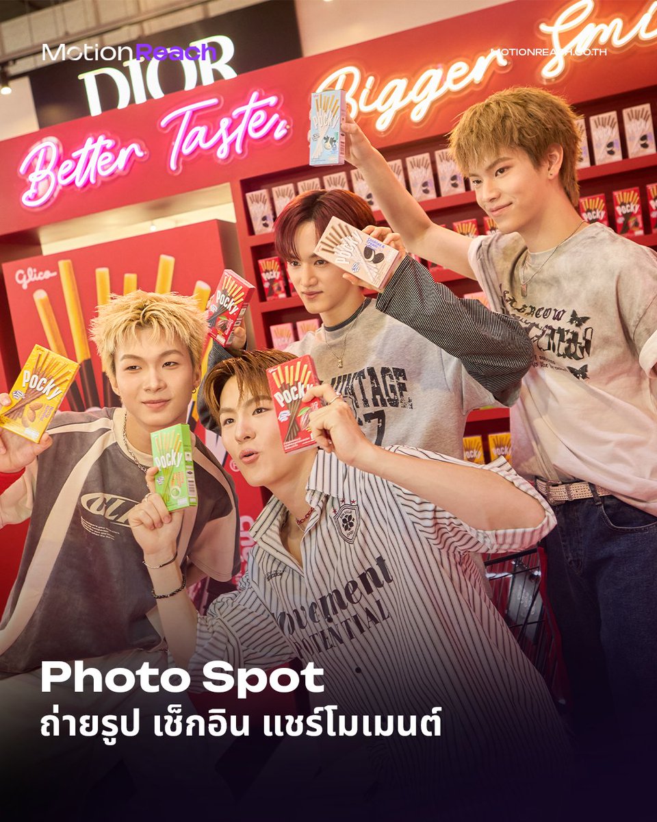 motionreach's tweet photo. Pocky Connect with a Smile with PERSES คืออีกโปรเจกต์ที่พวกเราได้ดูแลแบบครบวงจร ตั้งแต่พา Key Visual ของแคมเปญขึ้น DOOH บนรถวิ่งทั่วเมือง เปลี่ยนทุกการเดินทางให้กลายเป็นพื้นที่ที่ Pocky และ PERSES ส่งต่อรอยยิ้ม และชวนแฟน ๆ ออกมาพบกันที่งานจริง
#MotionReach #PERSES #POCKYxPERSES https://t.co/2HPK8TVP43