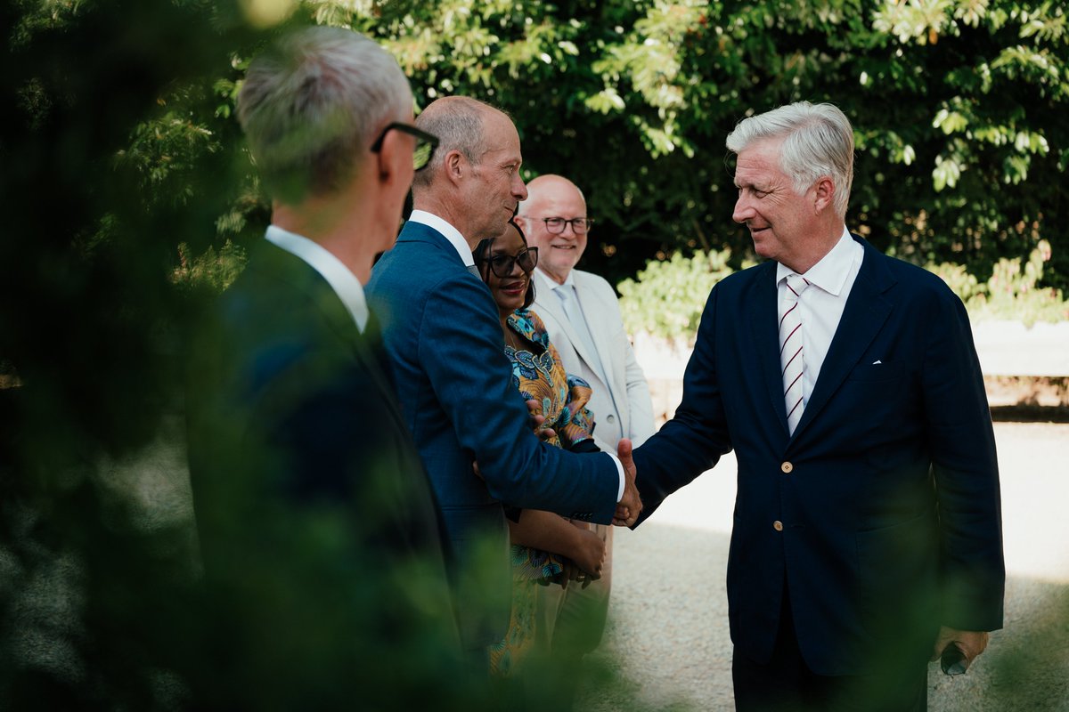 MonarchieBe's tweet photo. 🌿 De Koning woonde de viering bij van het honderdjarig bestaan van het Nationaal Park Virunga. Dit natuurgebied blijft een toonbeeld van hoe natuurbescherming en sociaaleconomische ontwikkeling hand in hand kunnen gaan. https://t.co/FmRVkpjk2P