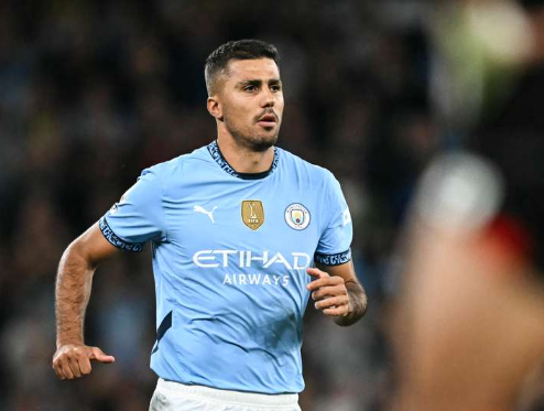 raducrisanx's tweet photo. On Rodri. 

Contract offer on the tabe since 24. 

Improper recovery process post ACL, disapproved by the club. Side effects of this are quite evident to this day.

Fitness issues the whole of 2025-2026. 

Madrid Drama & narratives & cucking, plus more contract stalling. All of this whilst refusing to commit publicly for the club that essentially made you. 

Now playing injured at the WC, with "mystery" surgery scheduled before the start of season, missing yet another season opening period, in a crucial time for the club, under a new manager. 

Contract still not signed. 

I cannot be the only one irked with the whole thing now.