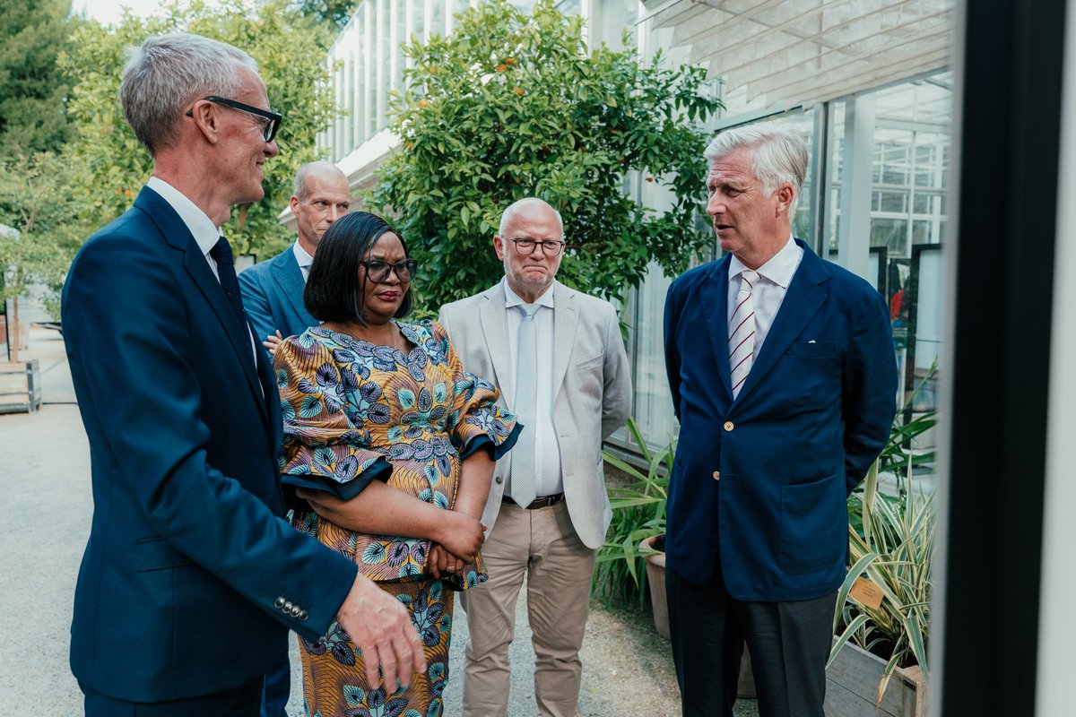 MonarchieBe's tweet photo. 🌿 Le Roi a assisté à la célébration du centenaire du Parc National des Virunga au Jardin botanique de Meise. Inscrit au patrimoine mondial de l’UNESCO, ce joyau naturel, aujourd’hui menacé, demeure un modèle conciliant protection de la nature et développement socioéconomique. https://t.co/ArBKpBst3m