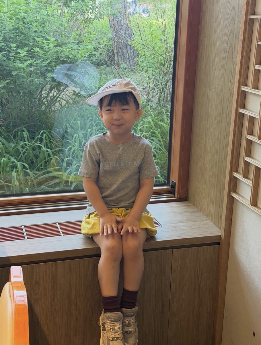 titiyyaaa's tweet photo. ชอบแฟชั่นชุดเด็กของเกาหลีอะ พวกออมม้าแมทชุดกันเก่งมาก https://t.co/S6vphtZ5W4