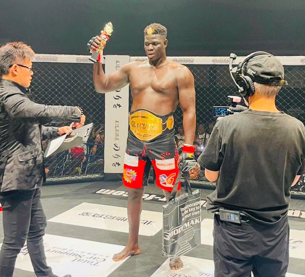 KiliFeuu's tweet photo. 📌MMA-GLADIATOR : Alboury détrône Braddock et décroche la ceinture des poids lourds https://t.co/MZfu2XsC15