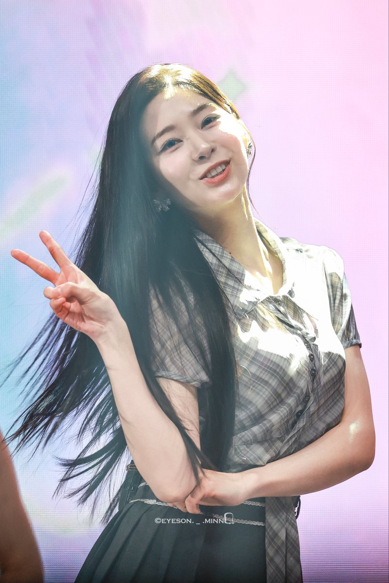 breadjuuu's tweet photo. 260627 <Hello, Our Summer> in Seoul 
HD [2]

#김민주 #민주 #ミンジュ #아이즈원 #KIMMINJU https://t.co/Q4E47XuXfP