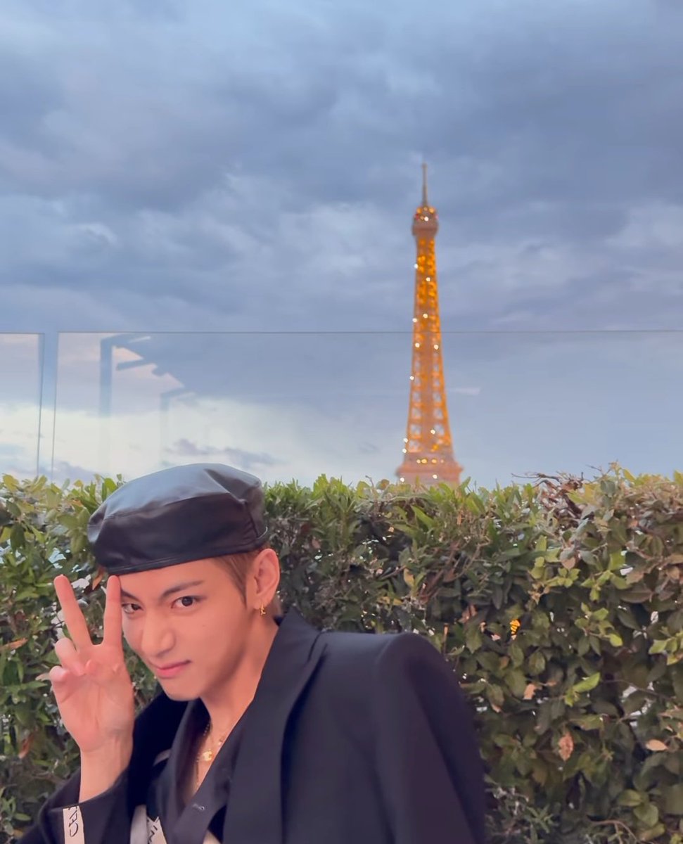tj2047's tweet photo. Parisの街も寂しがってるよ…
#thv https://t.co/lNxXMarcNz