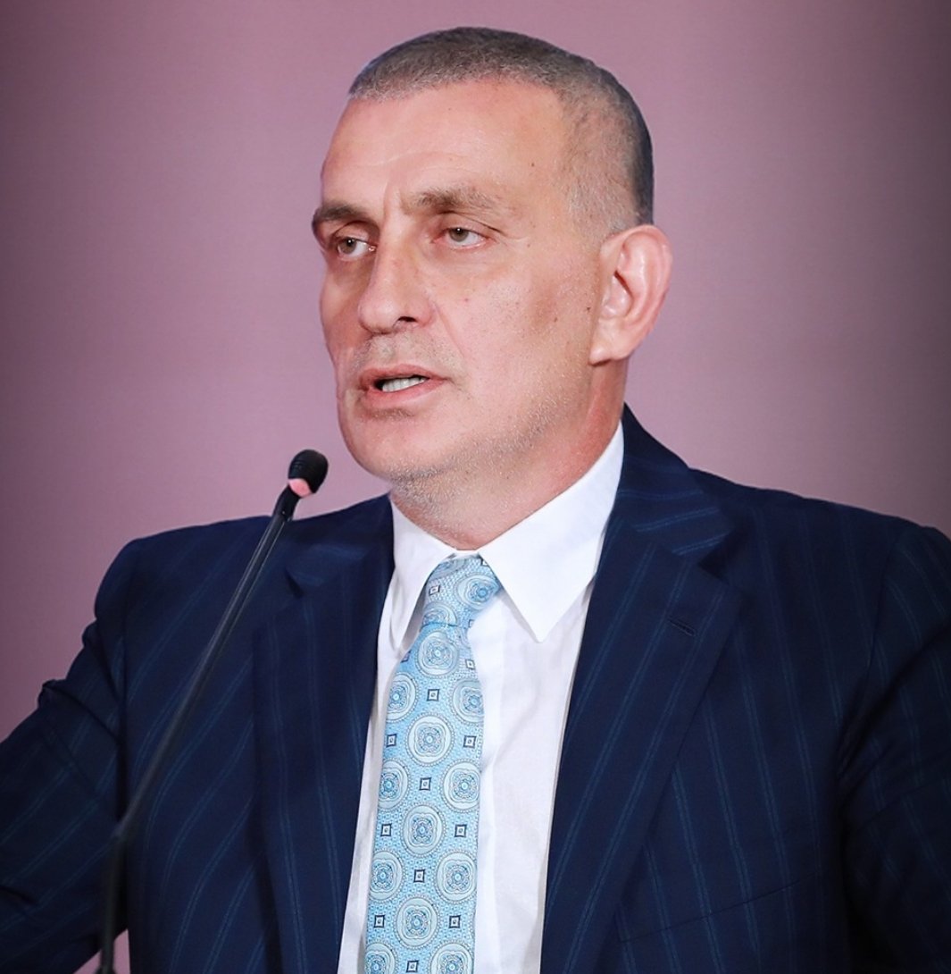 _vlknylmz's tweet photo. Bütün kulüpler değişmesini isterken bugün çıkıp yabancı kuralı değişmeyecek açıklaması yapıyorlar.

İstifa et İbrahim Hacıosmanoğlu. 

TFF tüm kurulları ile istifa etmelidir. https://t.co/V6Xf1qU4dT