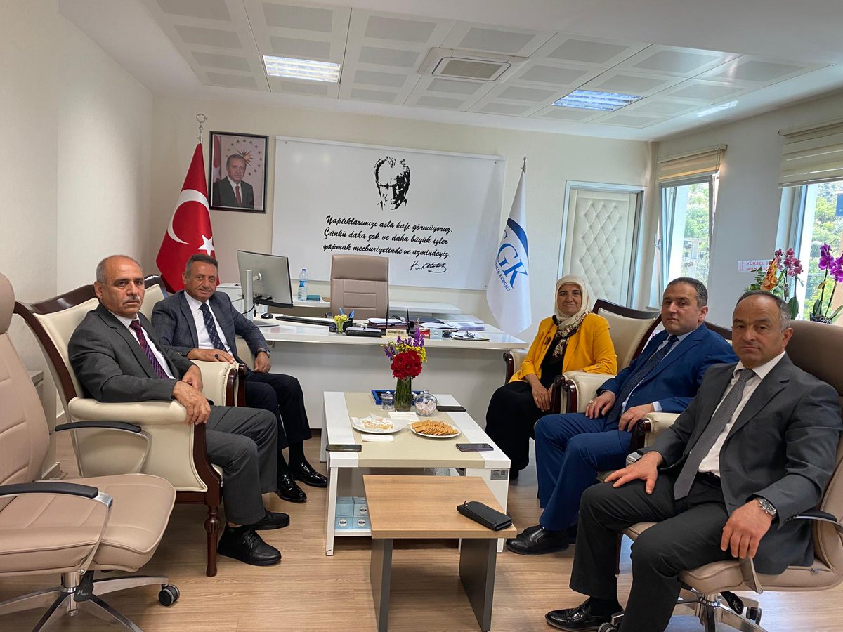 CankiriIskur's tweet photo. İl Müdürümüz Alim ÇAYCI Çankırı SGK İl Müdürlüğüne atanan Sn. Karanfil UYAR'a; İl Müdürlüğümüz yöneticileri ile birlikte hayırlı olsun ziyaretinde bulunarak yeni görevinde başarılar dilediler. https://t.co/sTTRBIGCjI