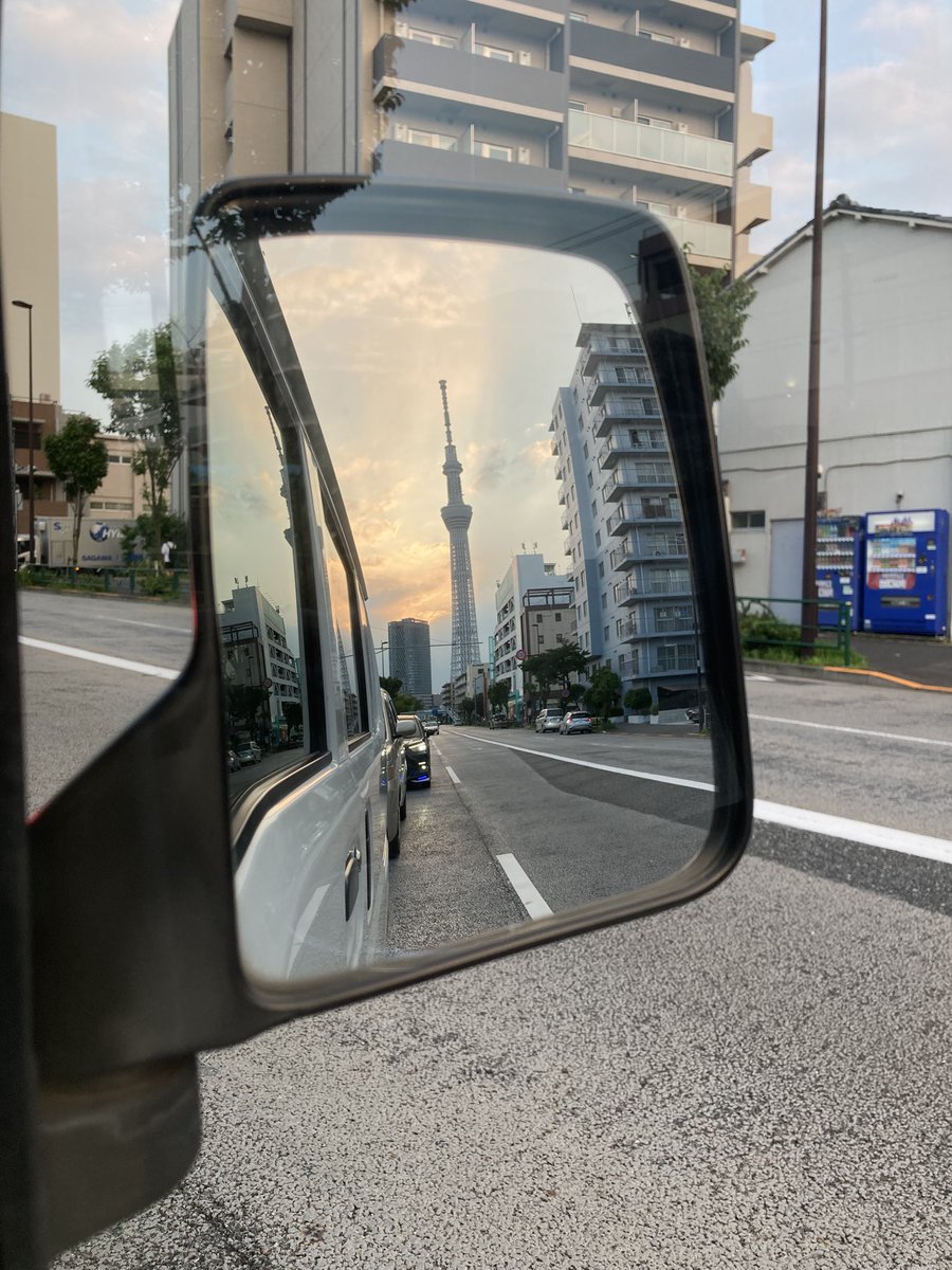 YuQ1717's tweet photo. サイドミラーに映る夕方のスカイツリー🗼
6月も今日でおしまい。
日本のワールドカップ挑戦もおしまい。
俺のお仕事もおしまい。
ちょっと寄り道して帰ろうかなと👀 https://t.co/sFTU9GGNOU