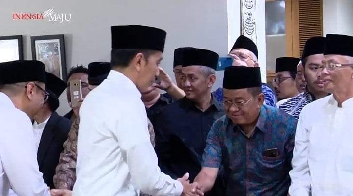 tacnol's tweet photo. @gangsterrandom @StefanAntonio__ bagaimana perbedaan orang ketemu jokowi
tahu bedanya kan https://t.co/jcZpGhcR1X