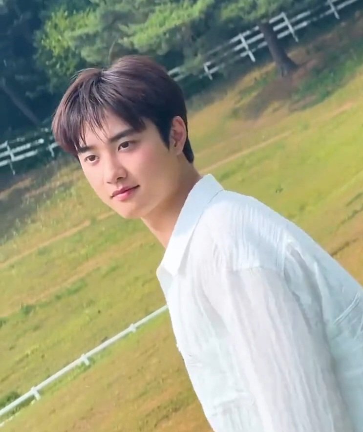 DODBBONG's tweet photo. 도경수 볼 발그레 https://t.co/6SVWmwpLJN