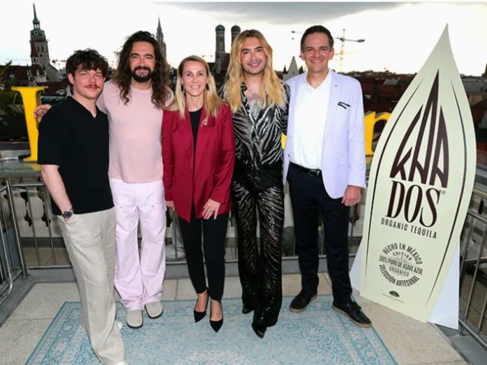 CGold35145's tweet photo. KaaDos party 🥂🎉
München, 06/2026
#BillKaulitz #TomKaulitz #GeorgListing https://t.co/CTO95rQNOa